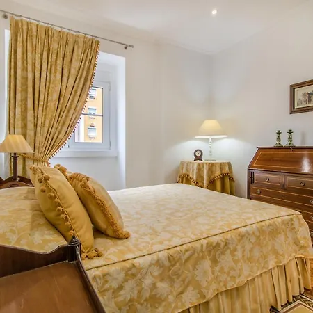 At Roma Boulevard Apartment