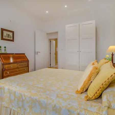 At Roma Boulevard Lisboa