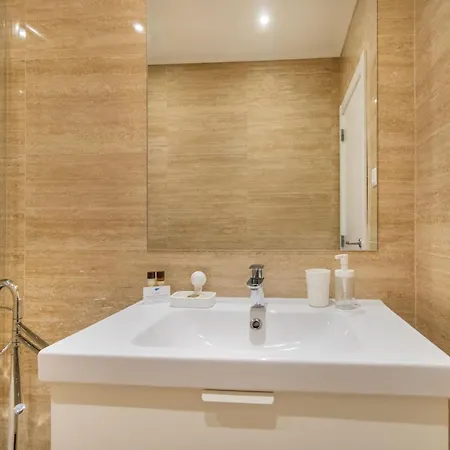 At Roma Boulevard Lisboa