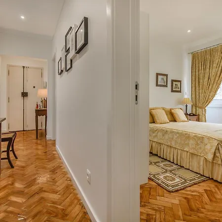 At Roma Boulevard Apartment *